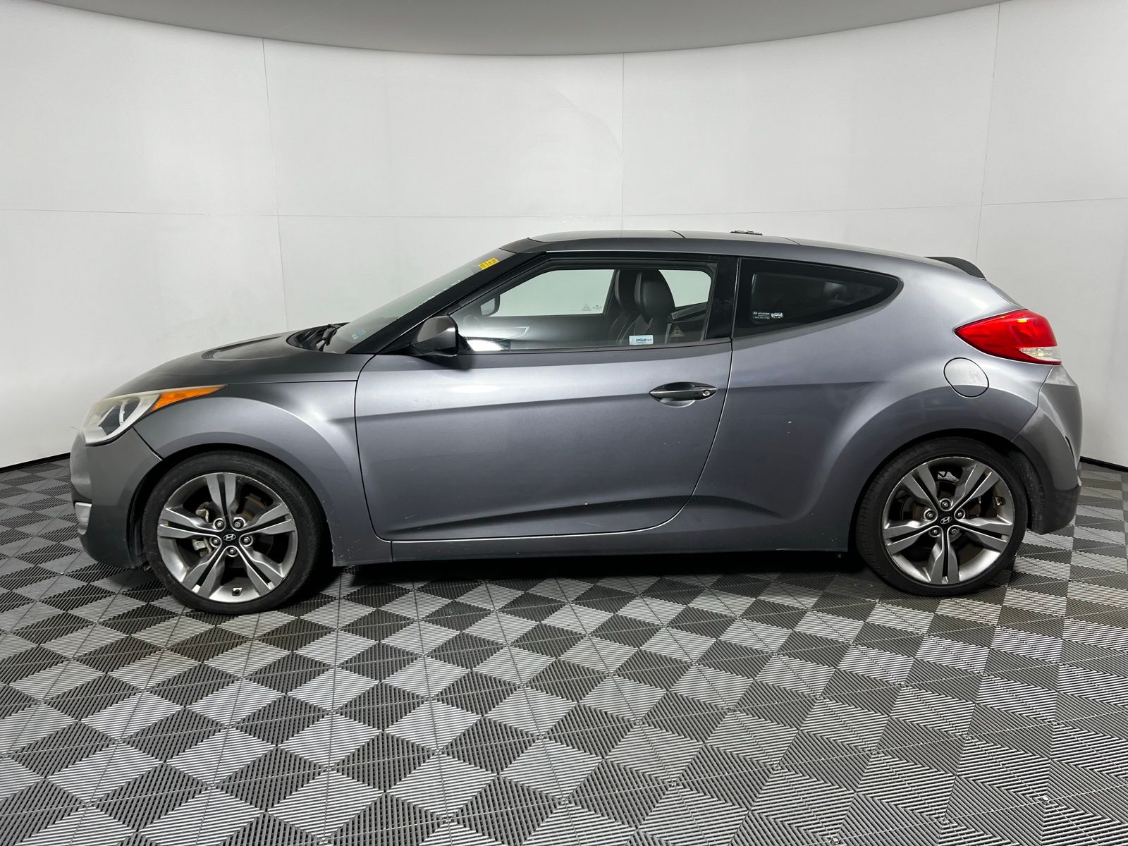 Thumbnail: 2013 Hyundai Veloster - 8