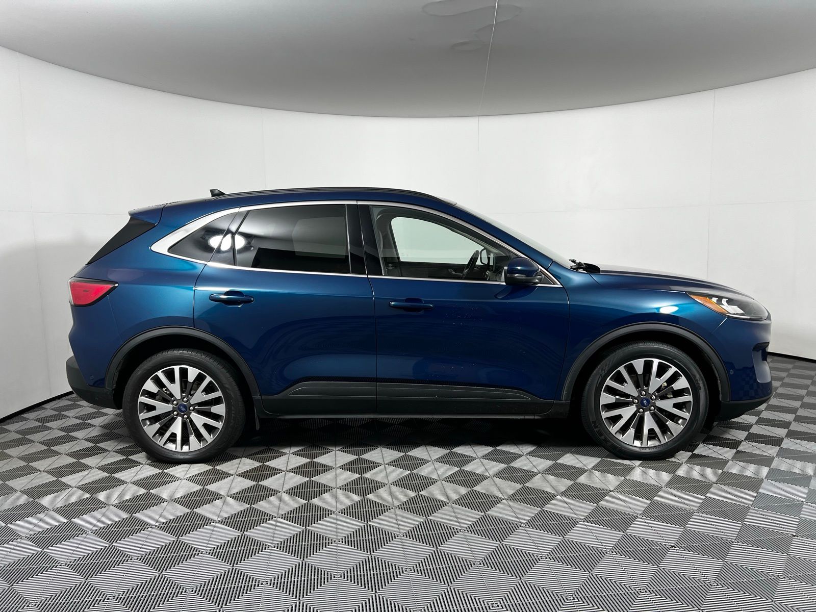 Thumbnail: 2020 Ford Escape - 4