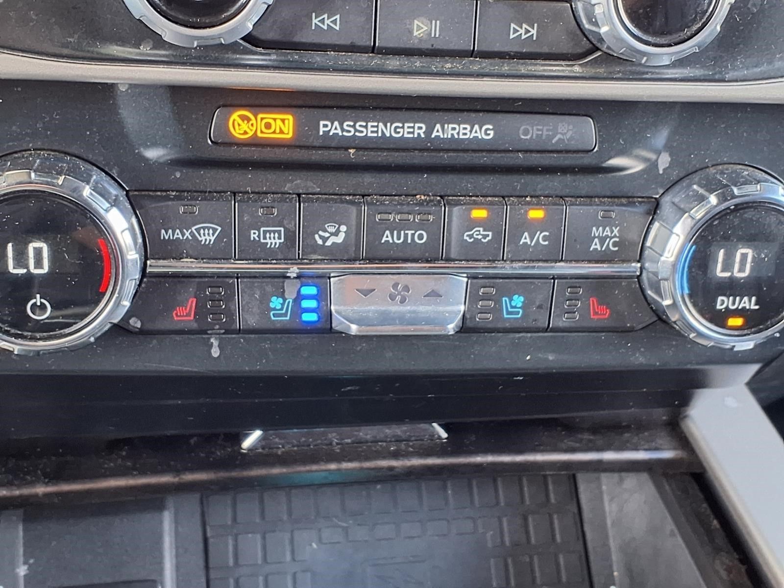 2022 Ford F-250SD Lariat Black at Autostrade