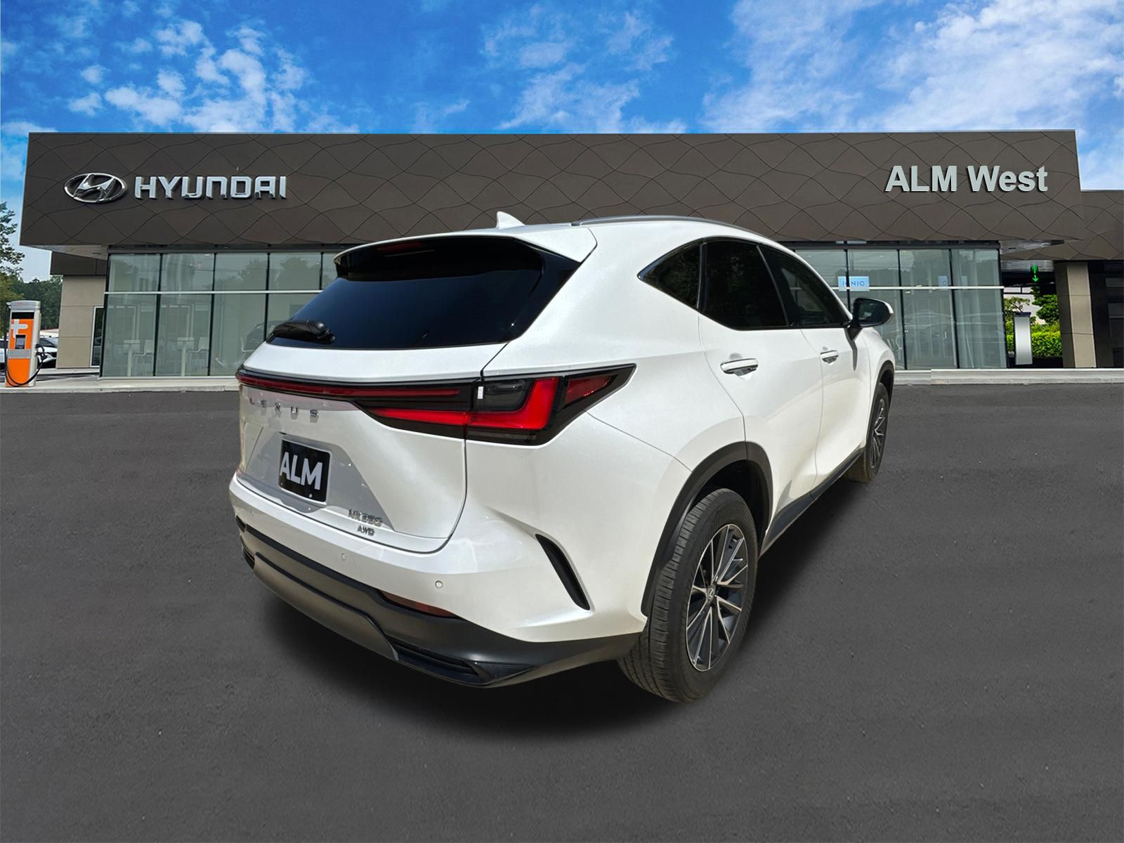 Used 2024 White Lexus 350 Premium image 5