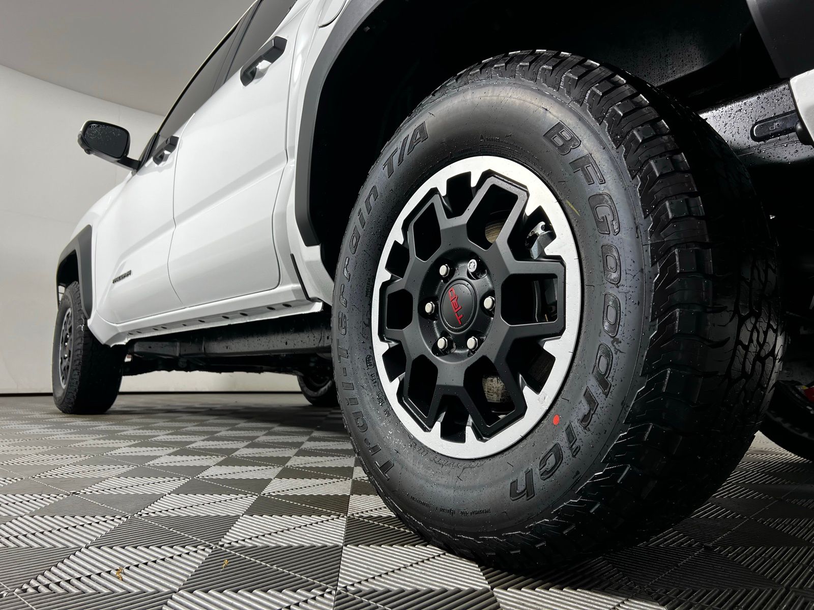 2025 Toyota Tacoma TRD Off-Road 24
