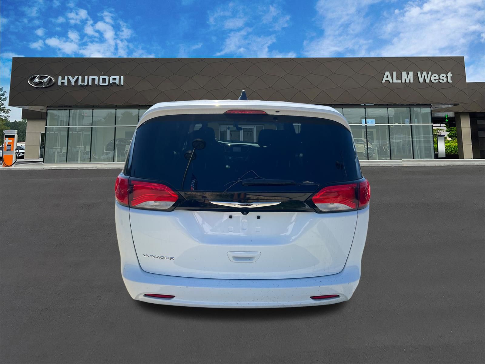 Used 2022 White Chrysler LX image 6