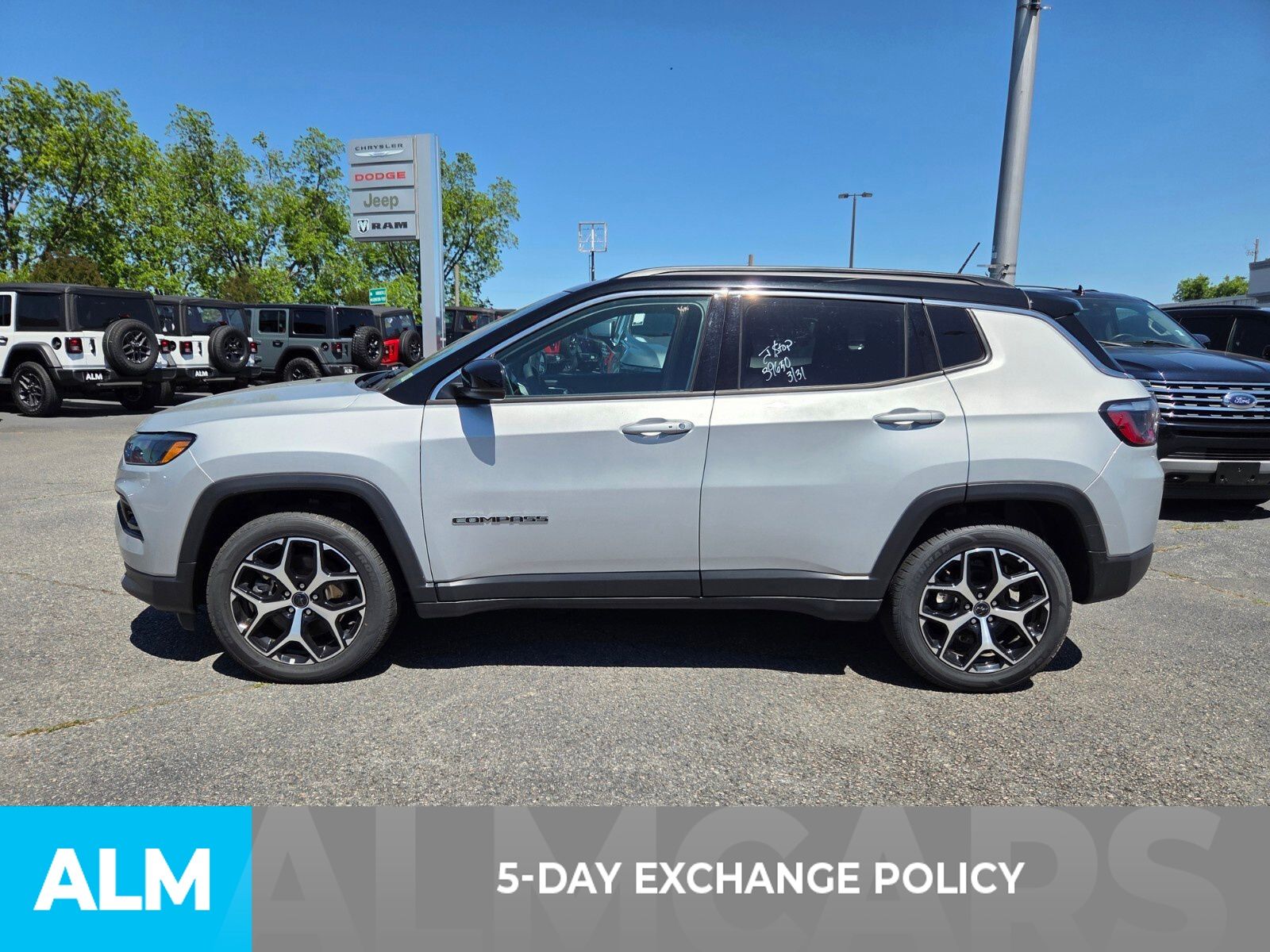 Used 2025 Silver Zynith Metallic Clearcoat Jeep Limited image 4