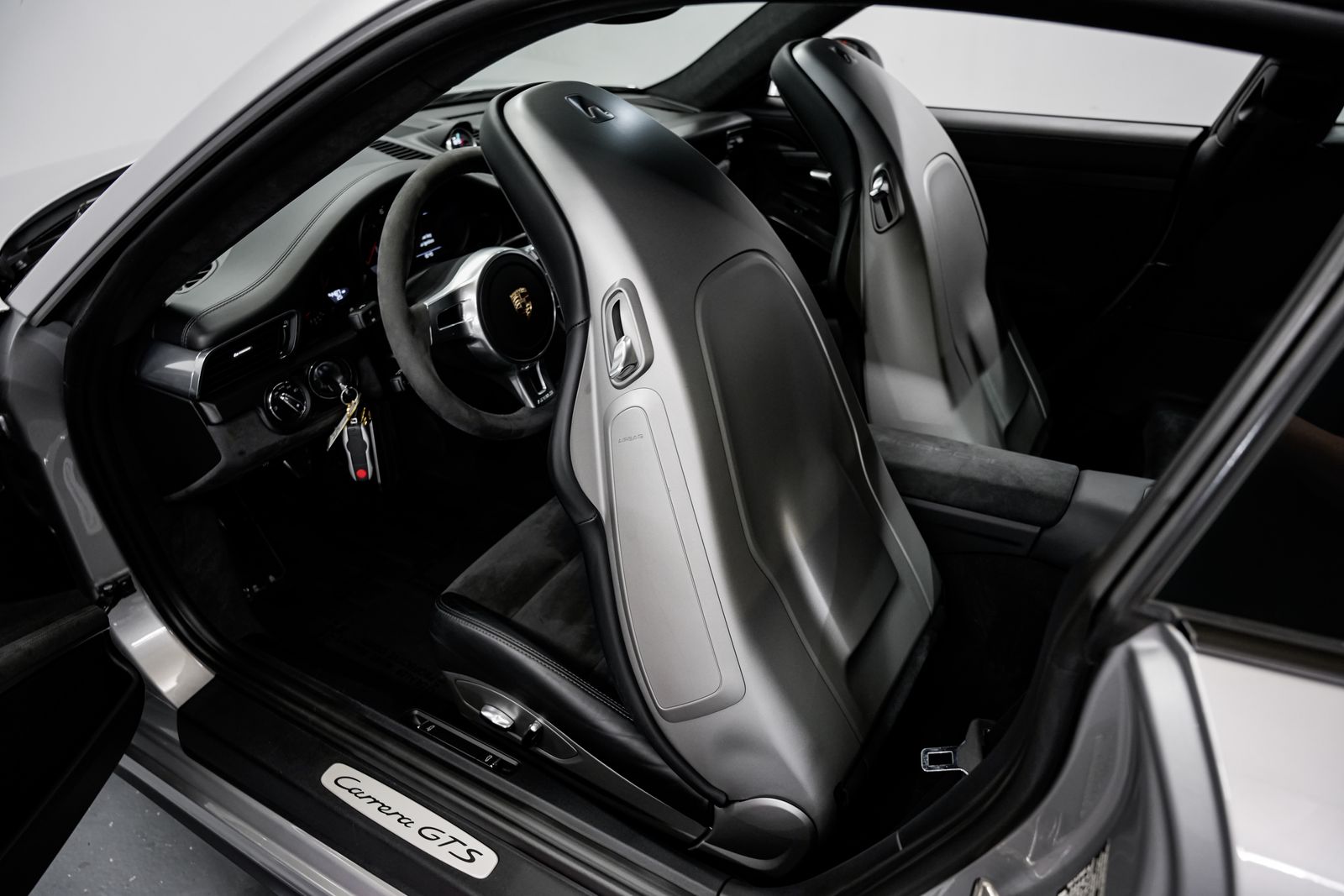 2015 Porsche 911 Carrera GTS — photo 21