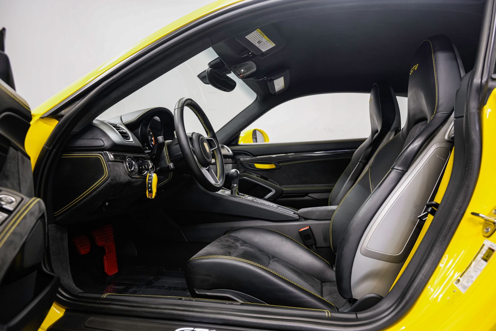 2016 Porsche Cayman GT4 — photo 19