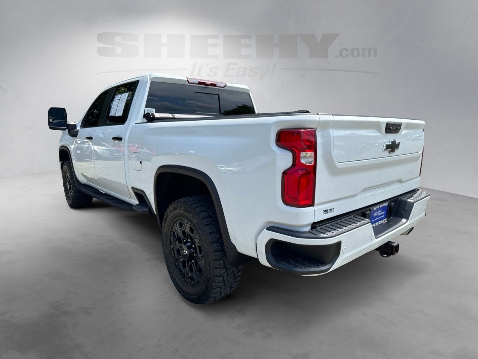 Used 2024 Summit White Chevrolet LT image 13