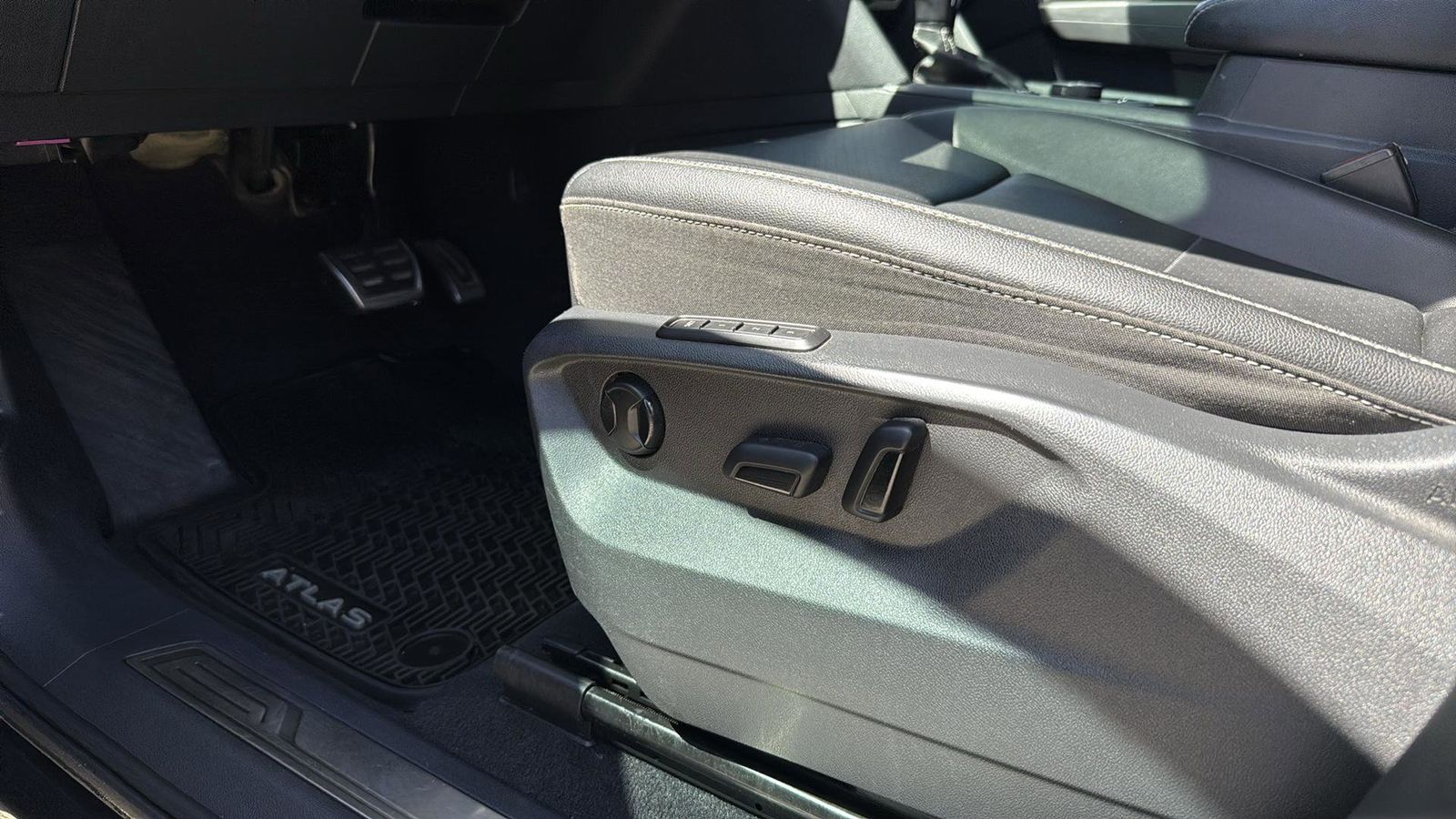 Used Car 2023 Volkswagen Atlas  3.6l V6 Sel R-line For Sale Under $35,000 In Austin, Texas