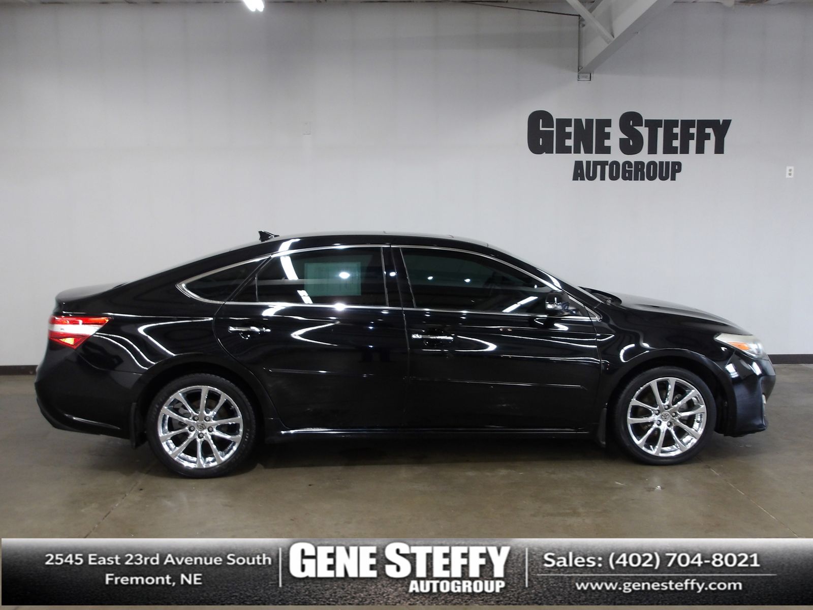 Attitude Black Metallic 2013 Toyota Avalon Limited Sedan Front-Wheel Drive 6-Speed Automatic