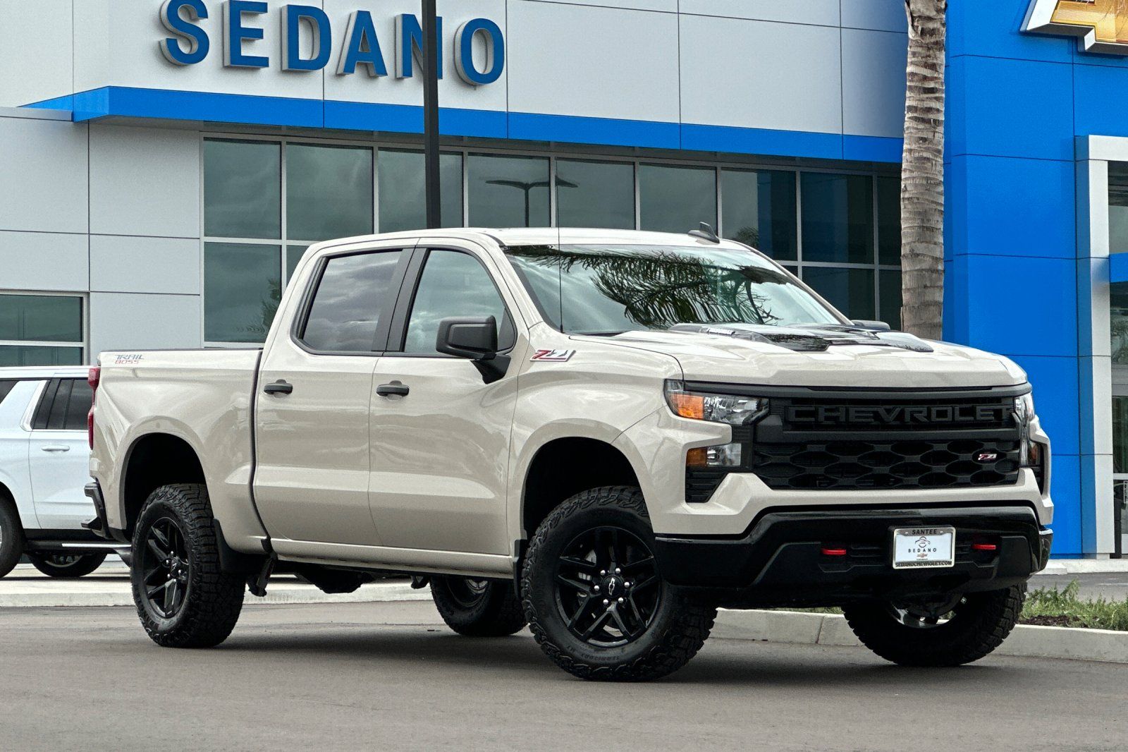 View vehicle photo 2