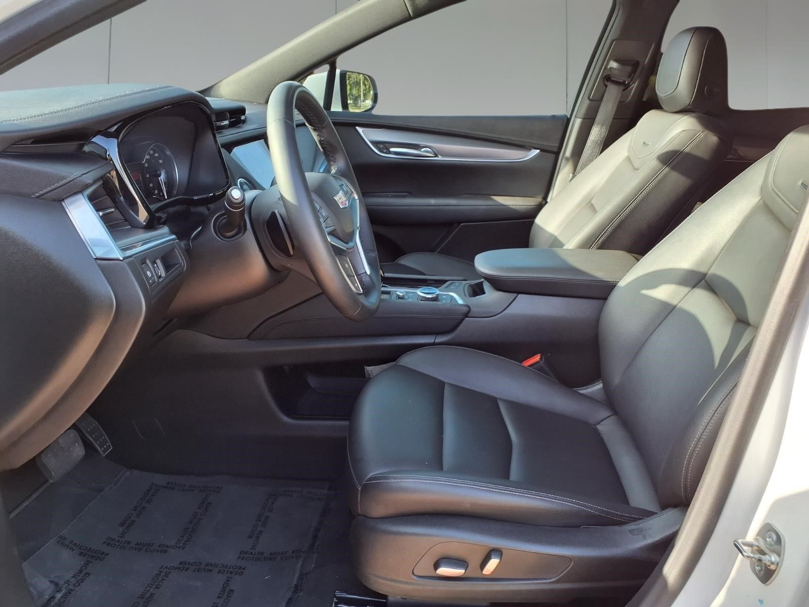 2024 Cadillac XT5 Luxury White at South Houston Nissan