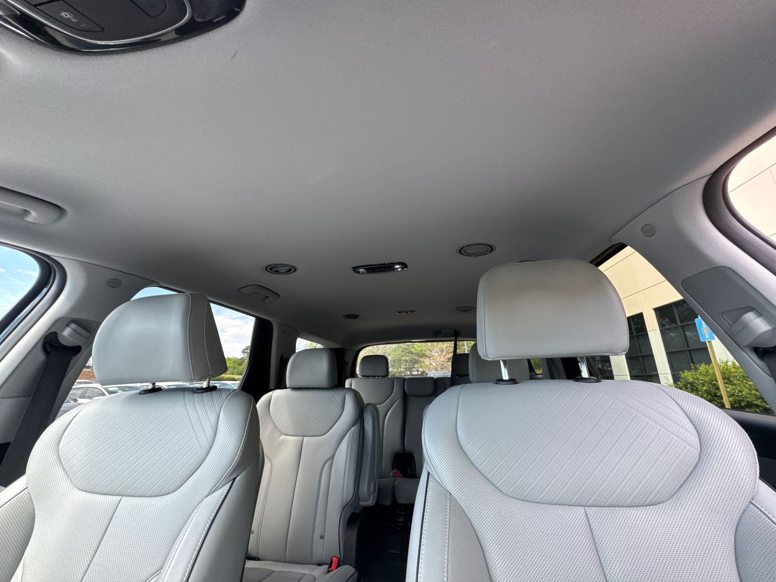Used 2025 White Hyundai SEL image 32