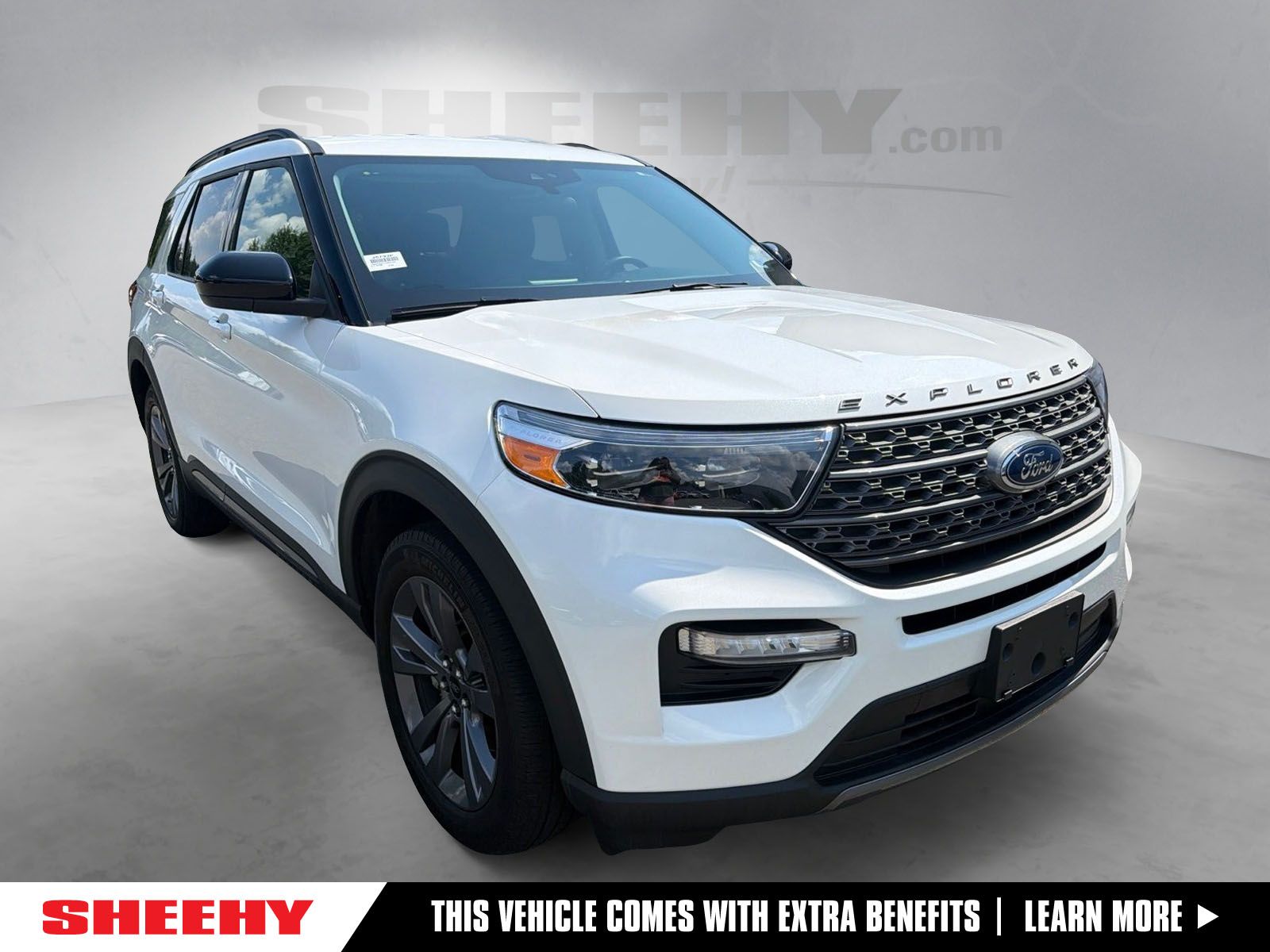 Star White Metallic Tri-Coat 2023 Ford Explorer SUV / Crossover All-Wheel Drive Automatic