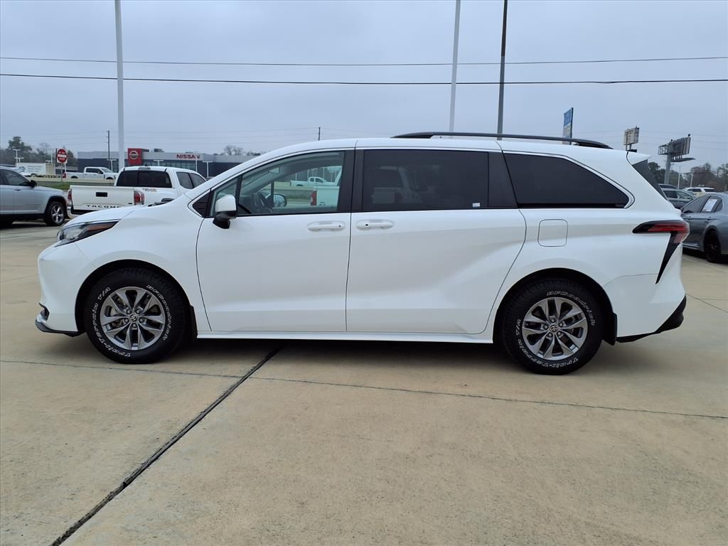 2022 Toyota Sienna LE White at AutoSavvy Houston Southwest