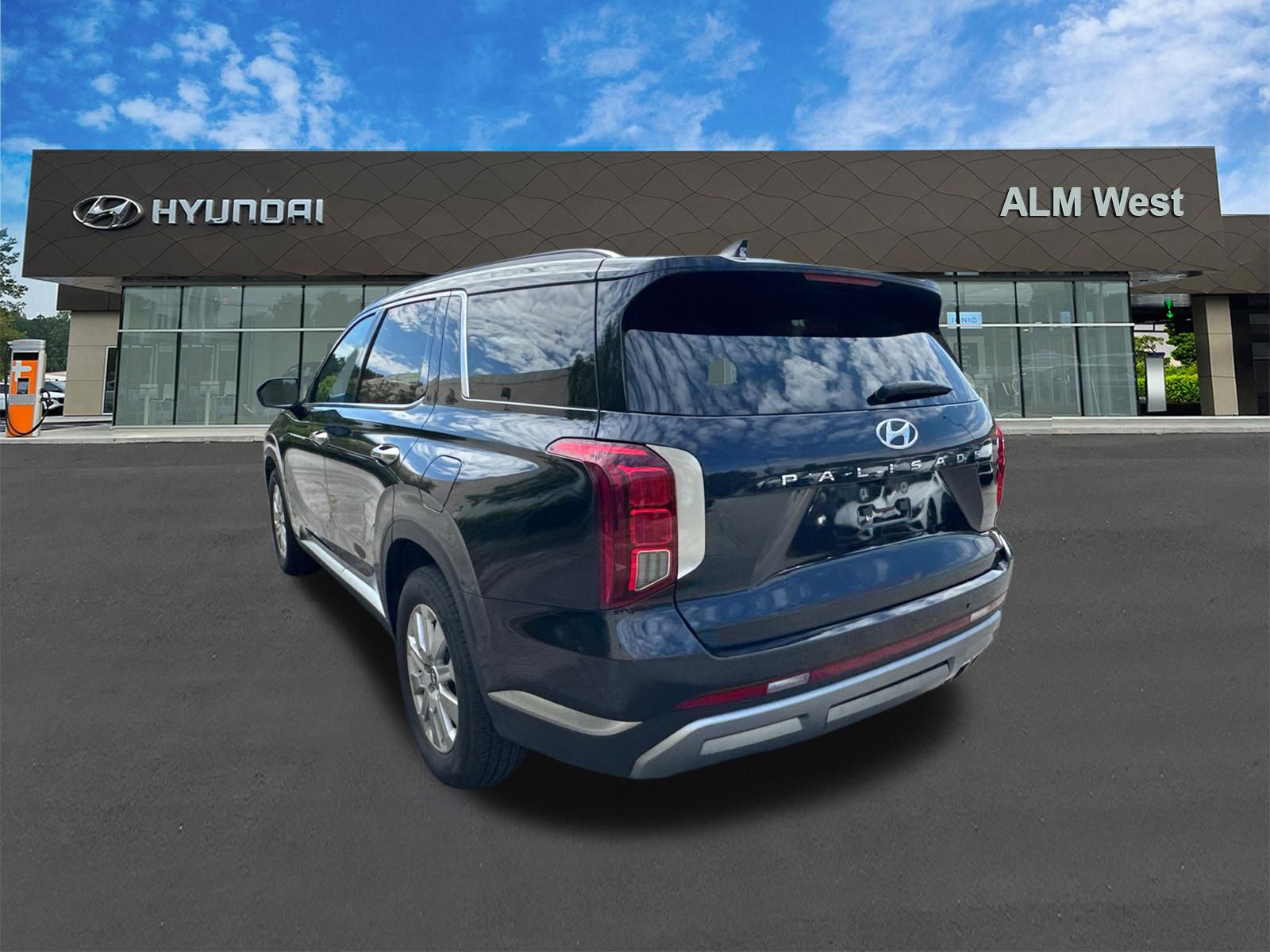 Used 2025 White Hyundai SEL image 7
