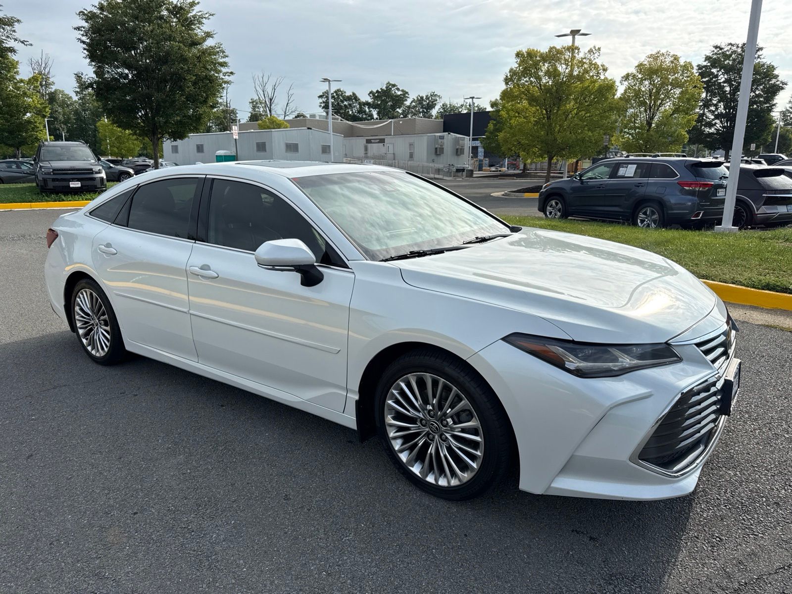 Wind Chill Pearl/Midnight Black Metallic 2021 Toyota Avalon Sedan Front-Wheel Drive 8-Speed Automatic