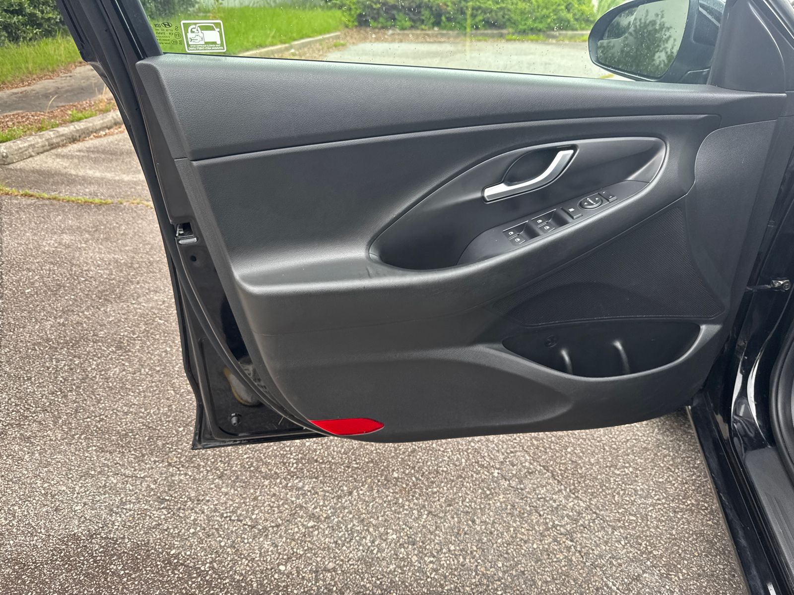 Used 2018 Black Hyundai Base image 10