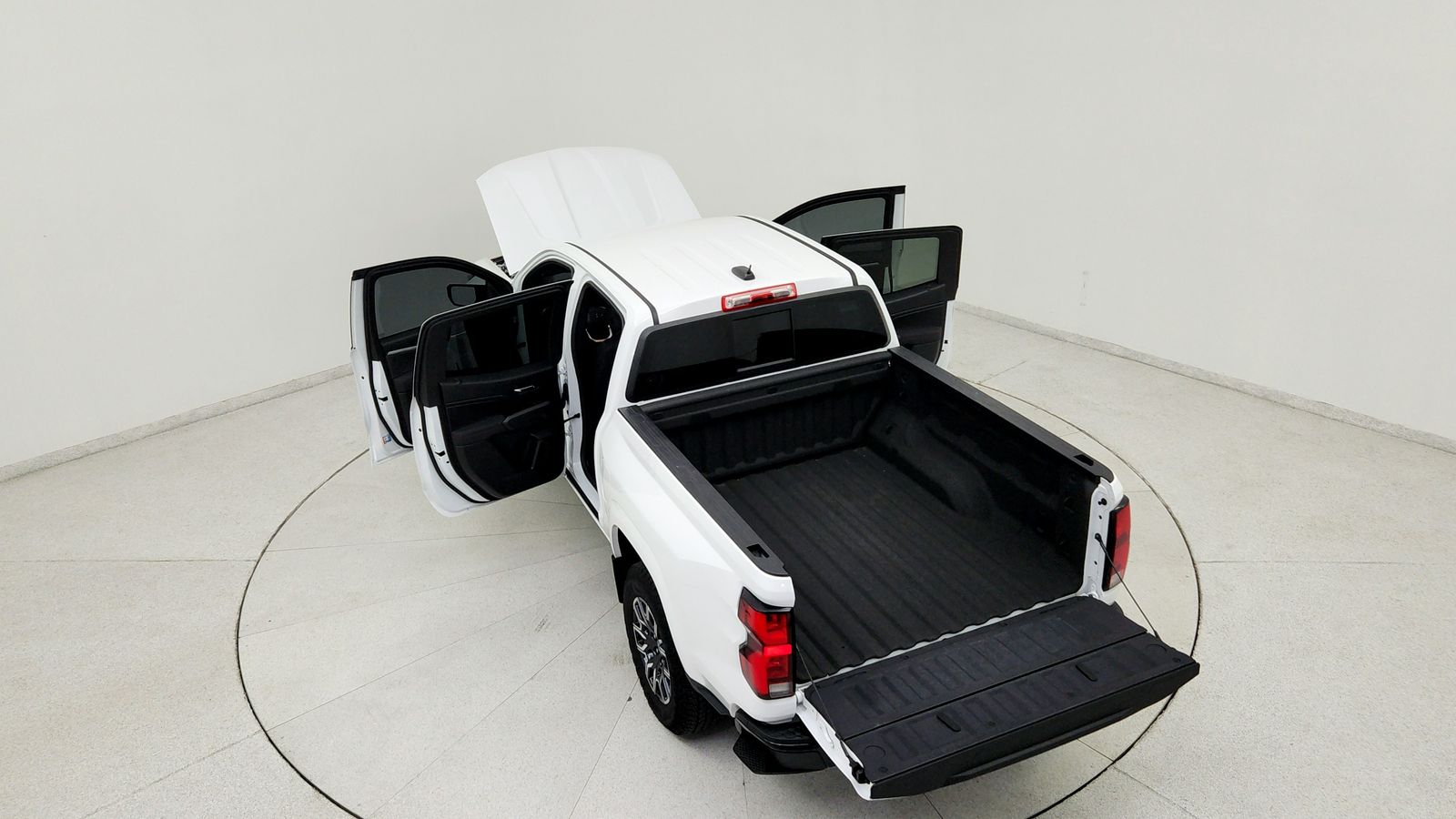 Used 2024 White Chevrolet Z71 image 23