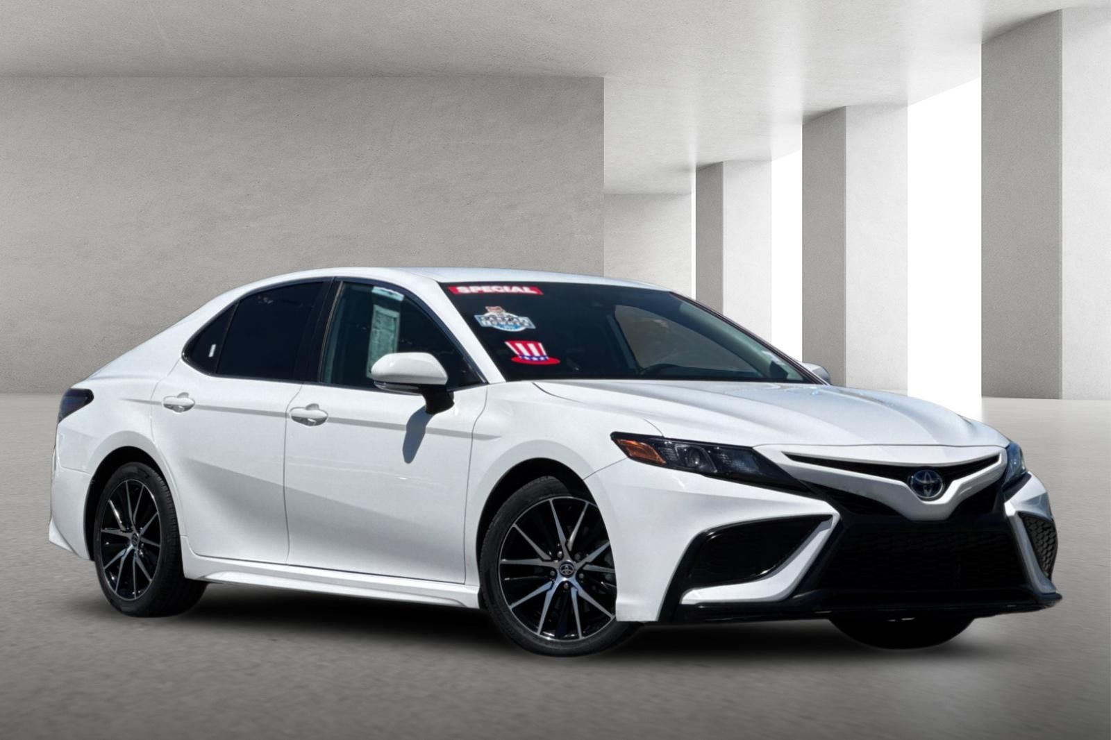 2024 Toyota Camry Hybrid SE