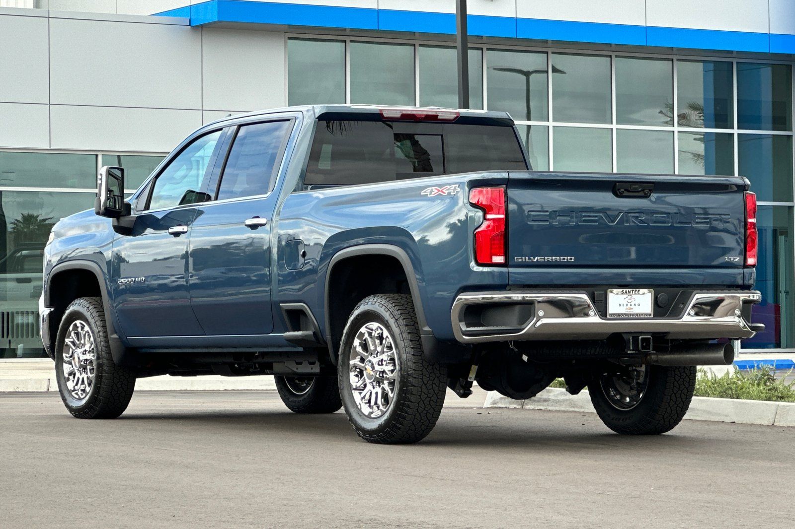 View vehicle photo 6