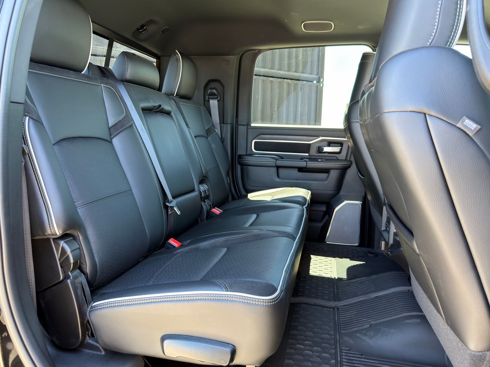 2026 RAM 3500 Laramie - Photo 36