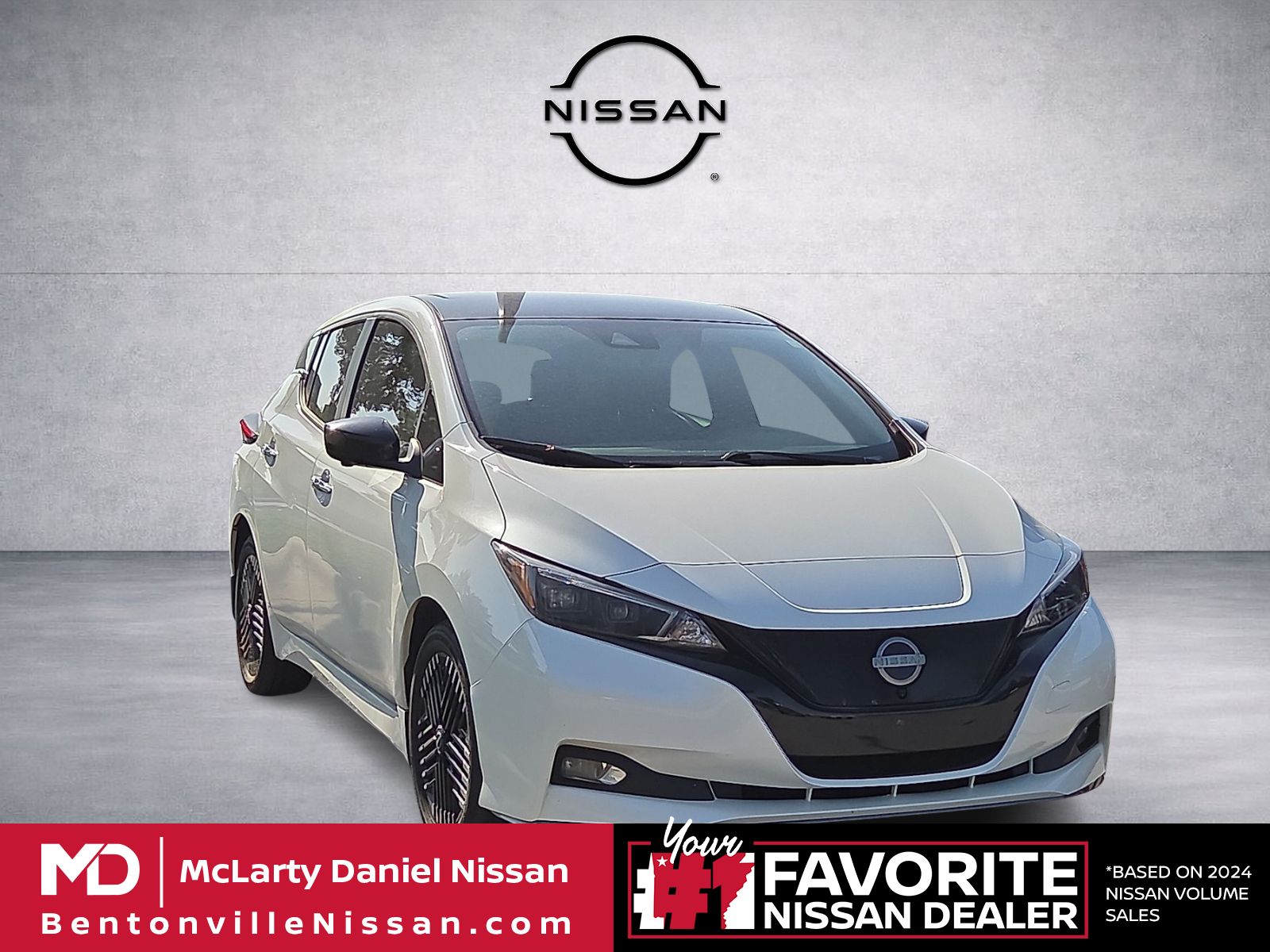Super Black/Pearl White 2023 Nissan LEAF Hatchback Front-Wheel Drive Automatic