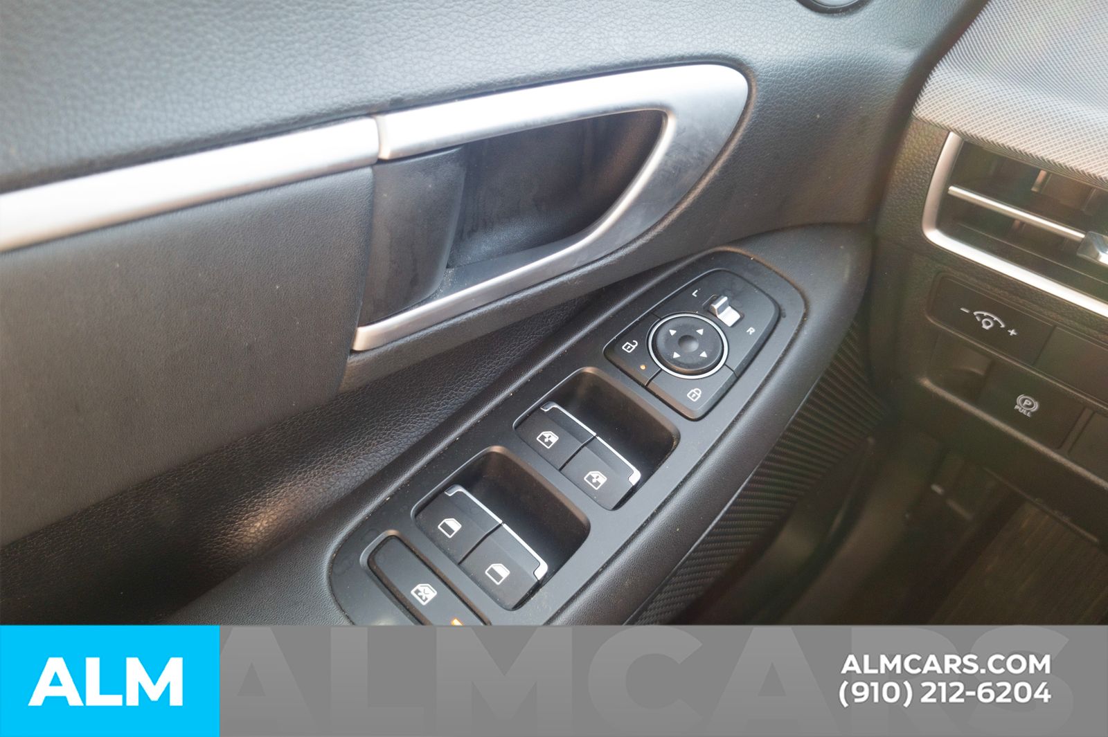 Used 2025 White Hyundai SEL image 16