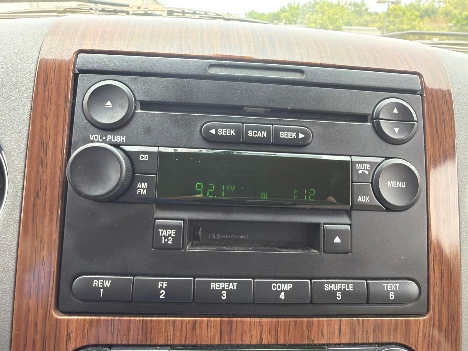 Used 2004  Ford Lariat image 19