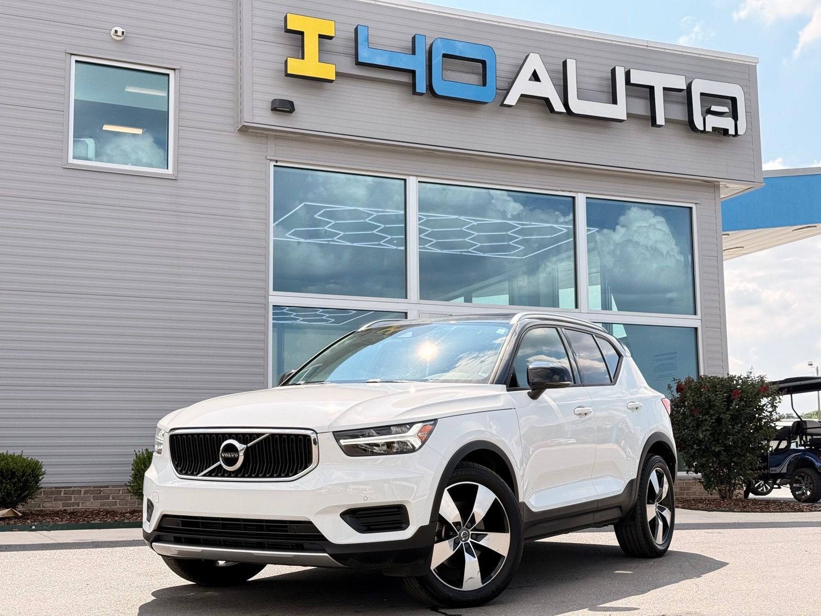 Ice White 2020 Volvo XC40 SUV / Crossover Front-Wheel Drive Automatic