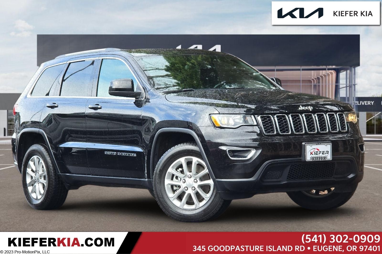 Diamond Black Crystal Pearlcoat 2021 Jeep Grand Cherokee Laredo E 4WD SUV / Crossover Four-Wheel Drive 8-Speed Automatic