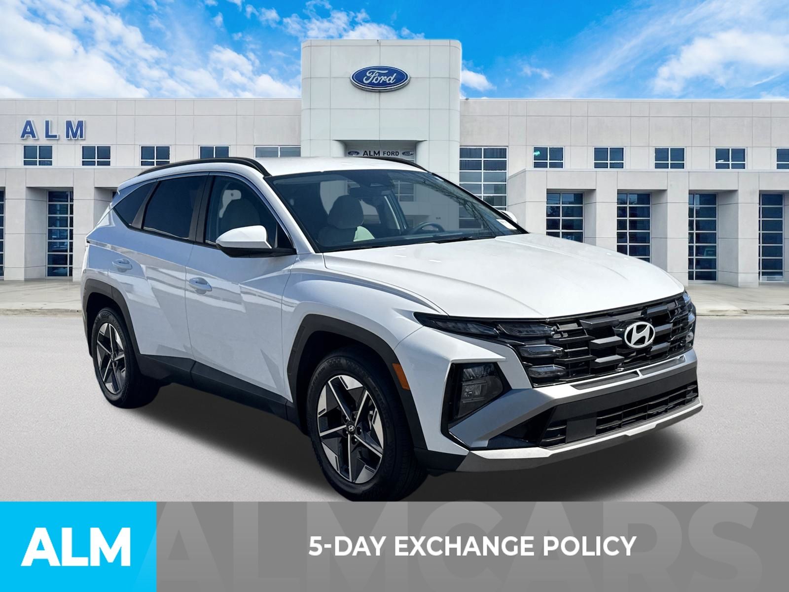 Used 2025 White Hyundai SEL image 4