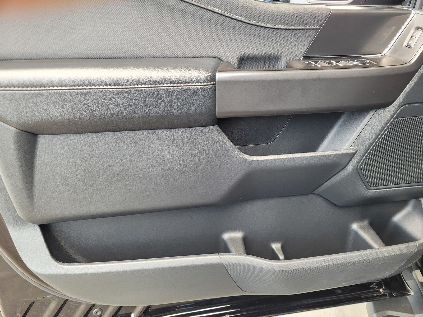 Used 2024 Black Ford XLT image 16