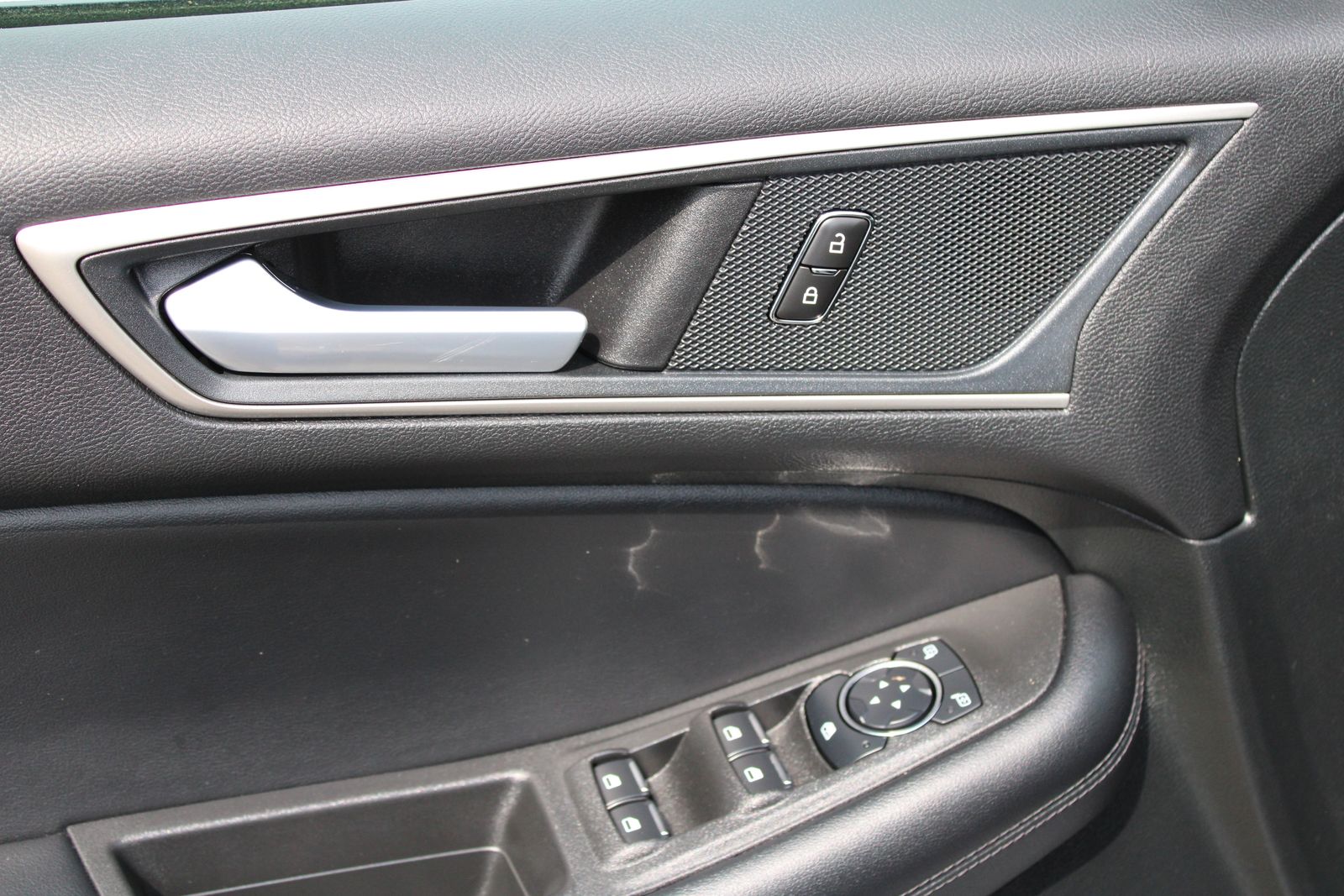 Used 2023 Silver Ford SEL image 18
