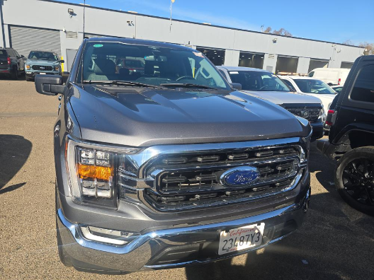 Used 2023 Gray Ford XLT image 2