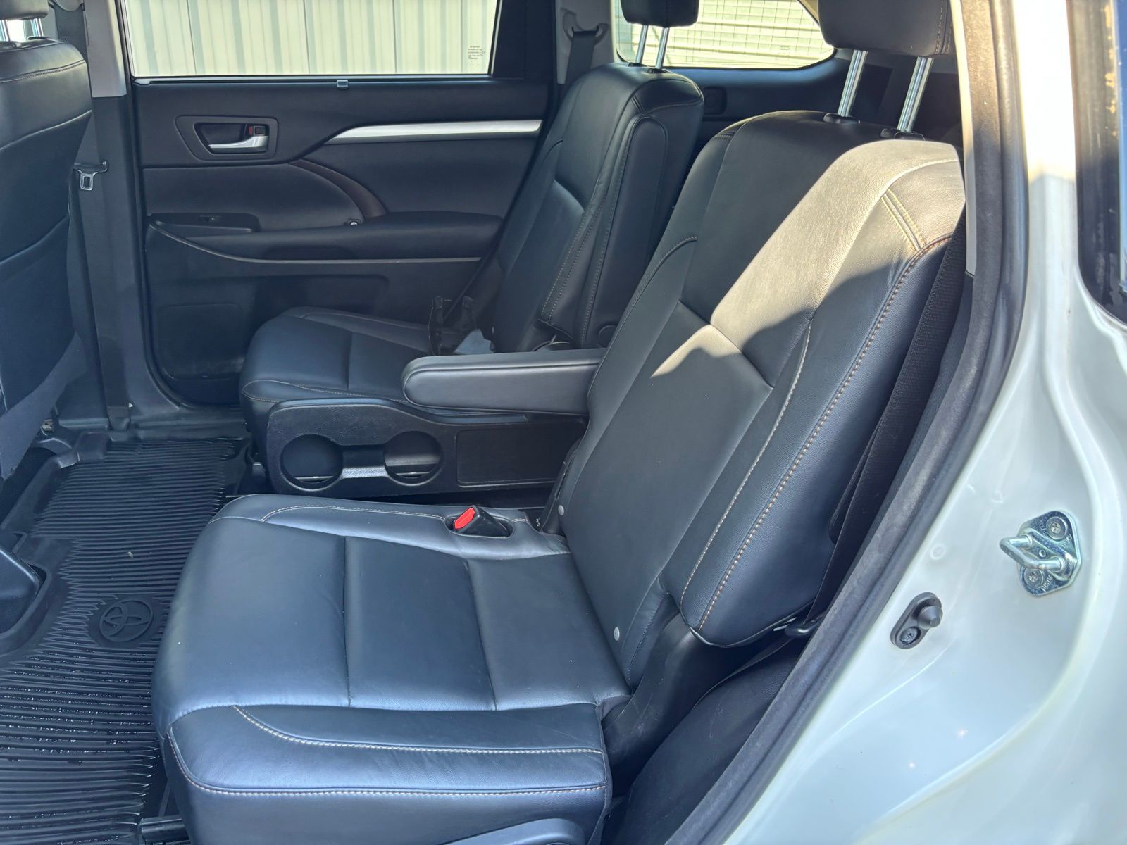 Used Car 2015 Toyota Highlander  Xle V6 For Sale Under $12,000 In Austin, Texas