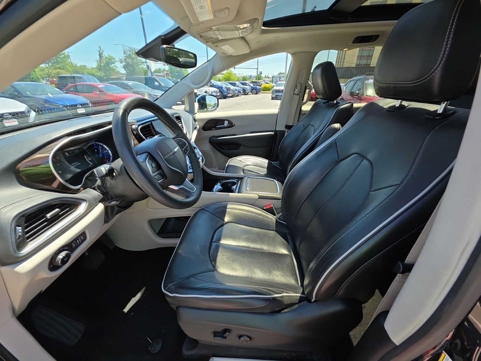 Used 2023 Black Chrysler Limited image 9