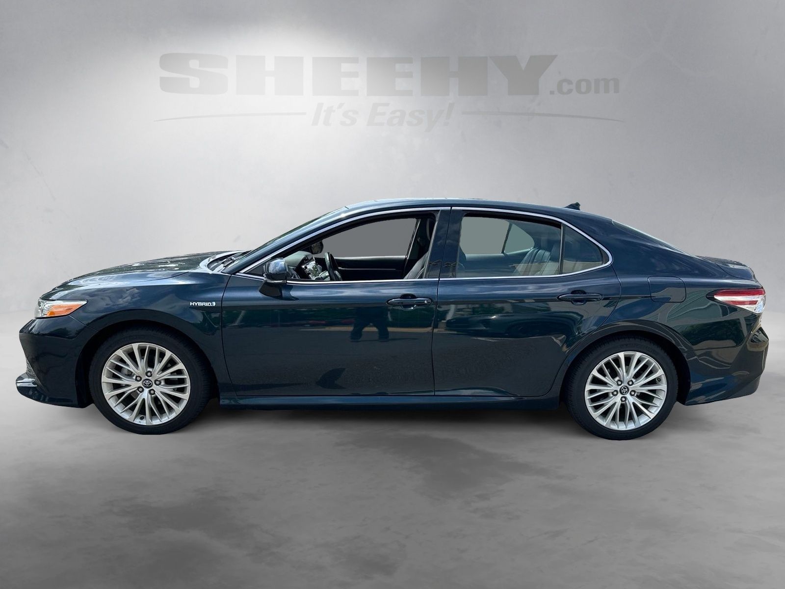 Used 2019 Blue Toyota XLE image 16