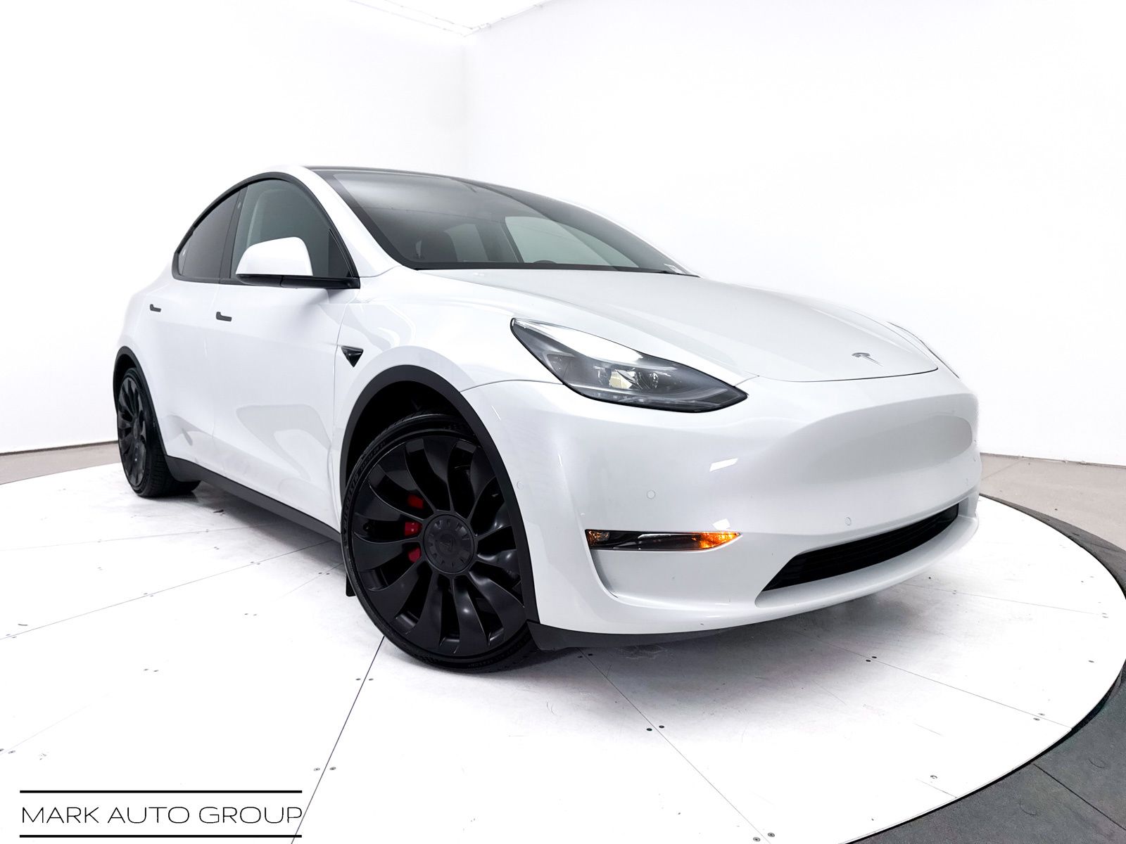 2022 Tesla Model Y Performance Dual Motor All-Wheel Drive's photo