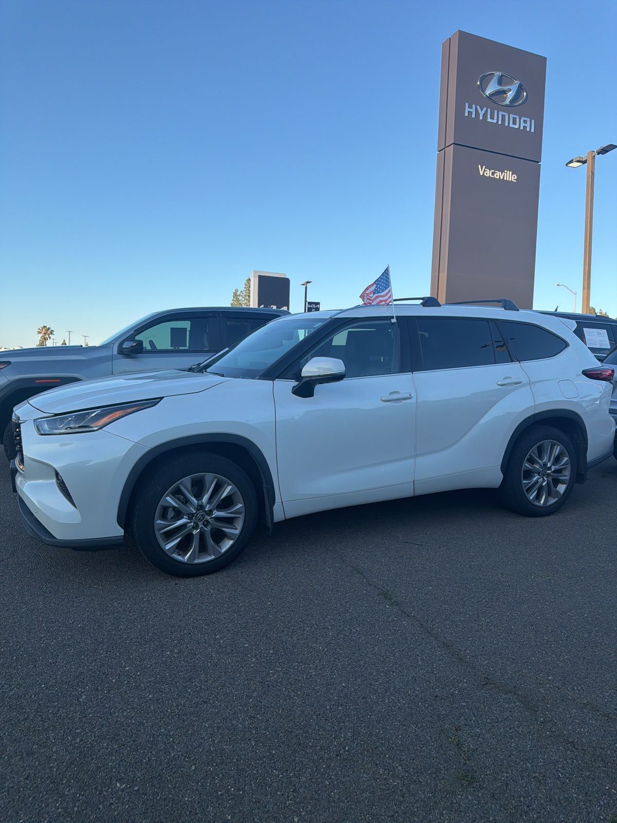 2018 Toyota Highlander Limited Platinum Hybrid 4x4's photo