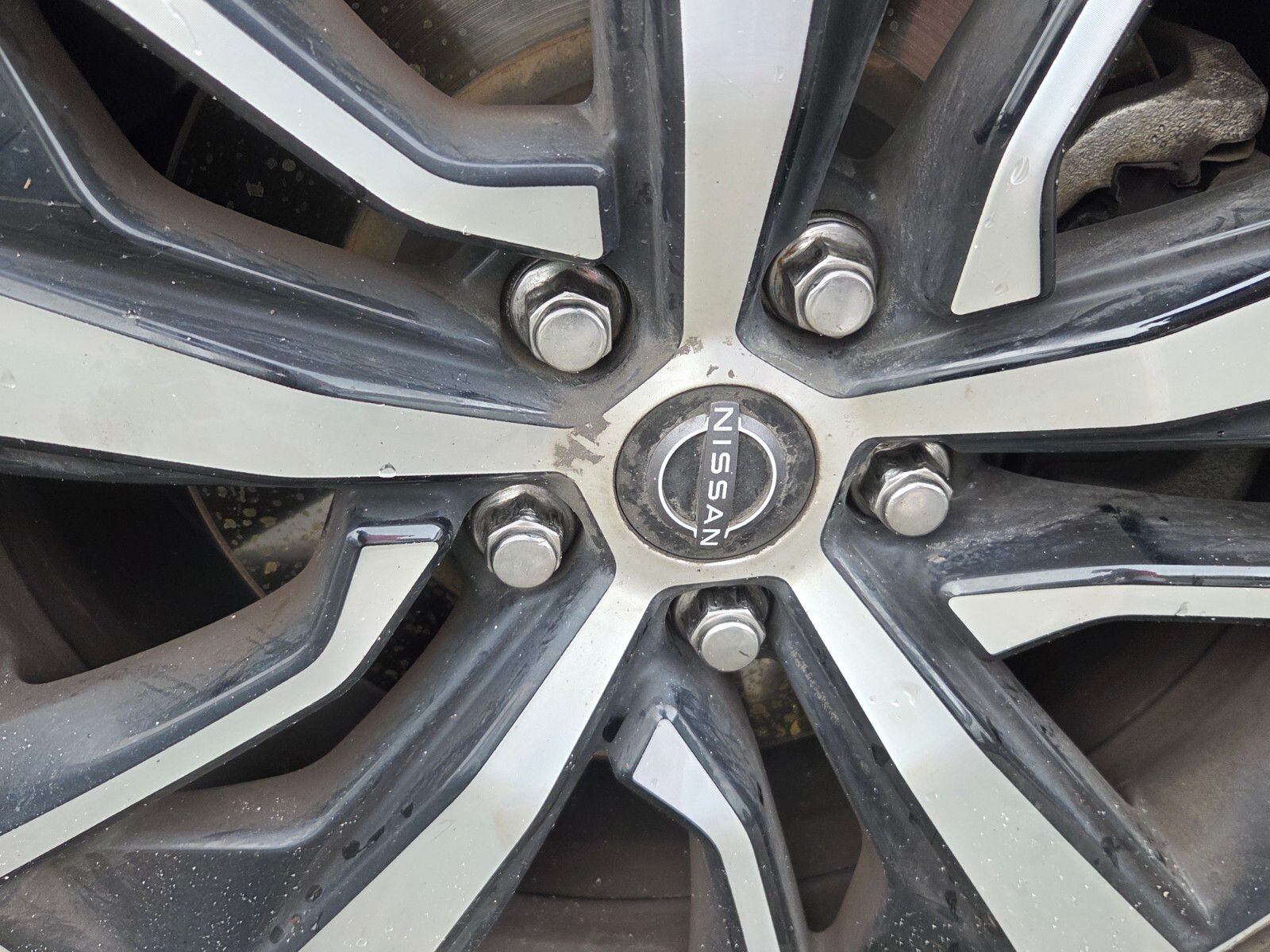 Used 2023 White Nissan SV image 9