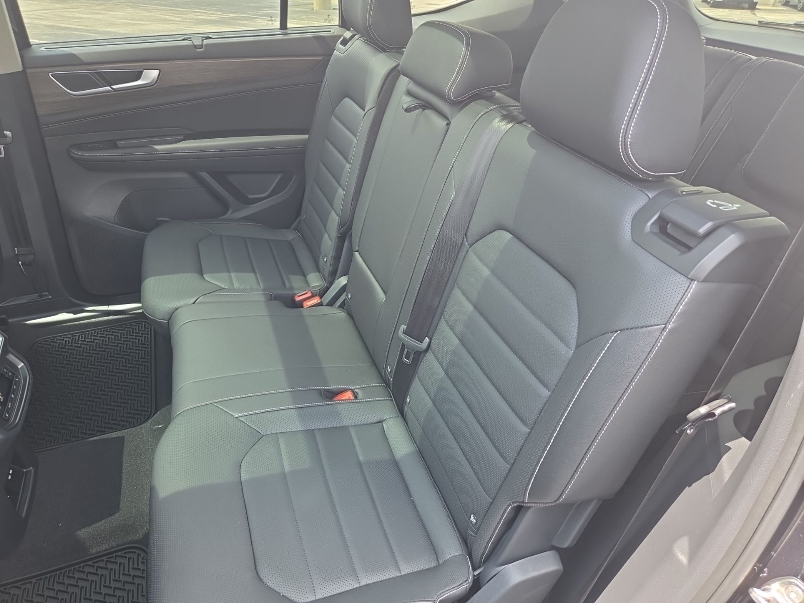 new 2026 Volkswagen Atlas car, priced at $48,738