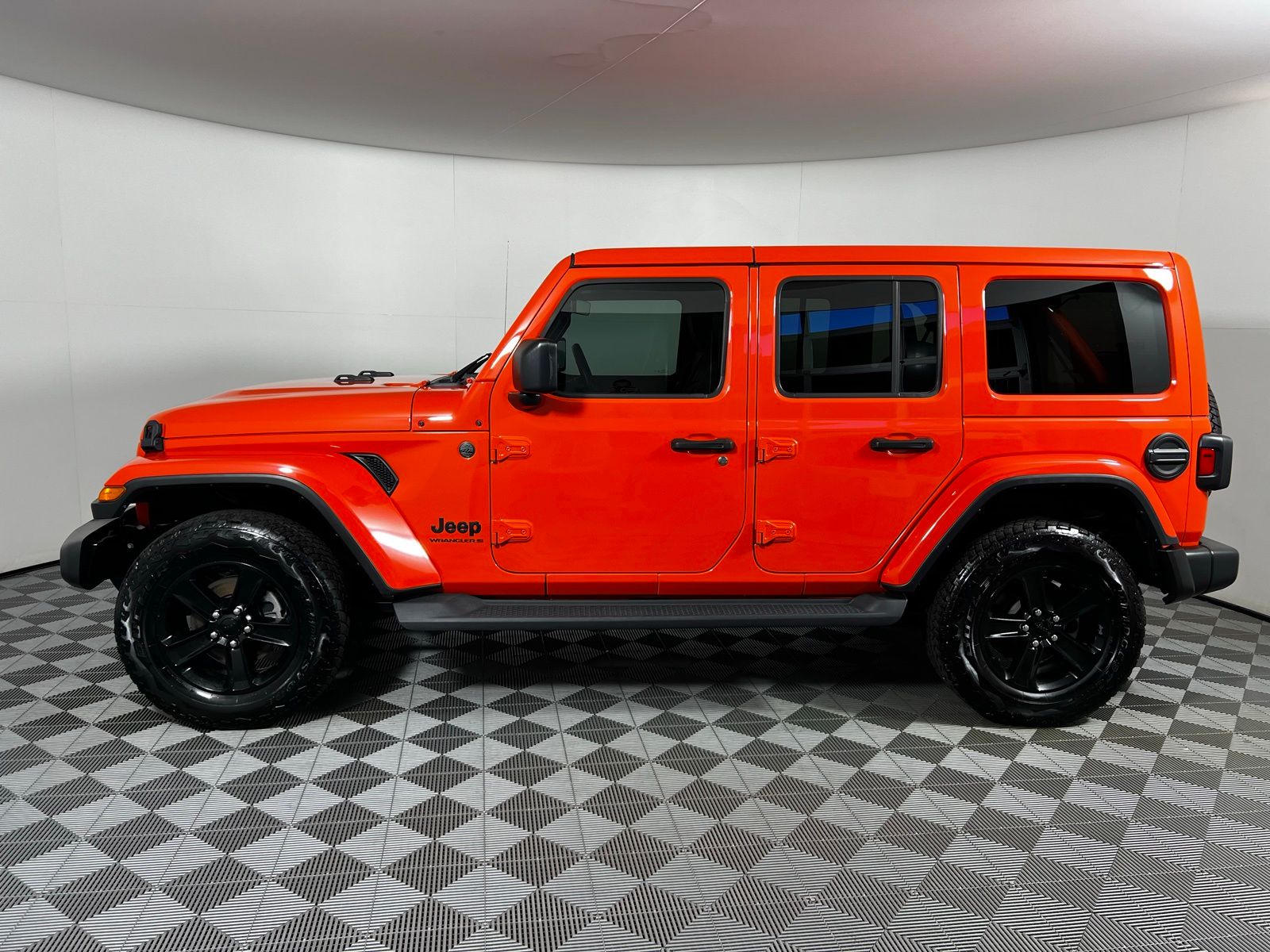 2023 Jeep Wrangler Sahara 8