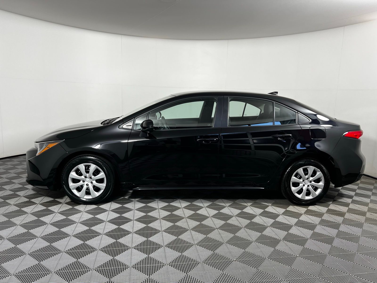 2023 Toyota Corolla LE 8