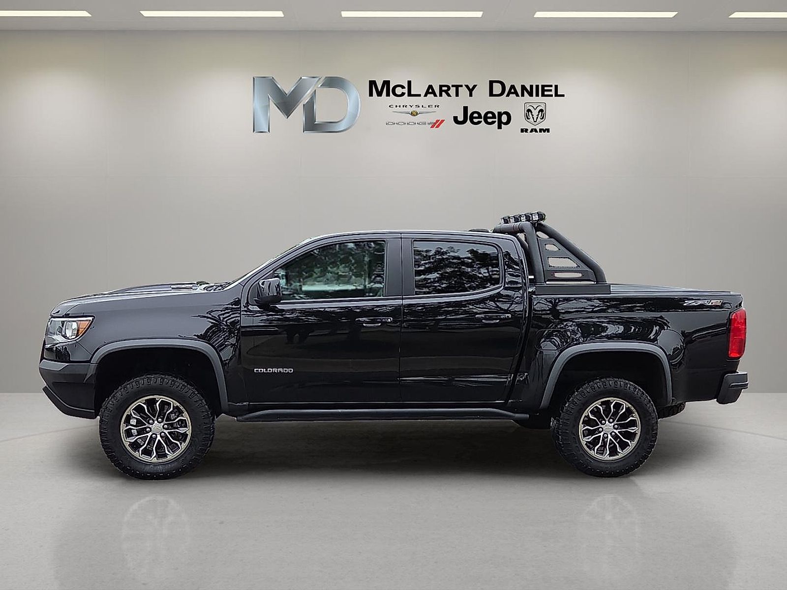 View vehicle photo 3