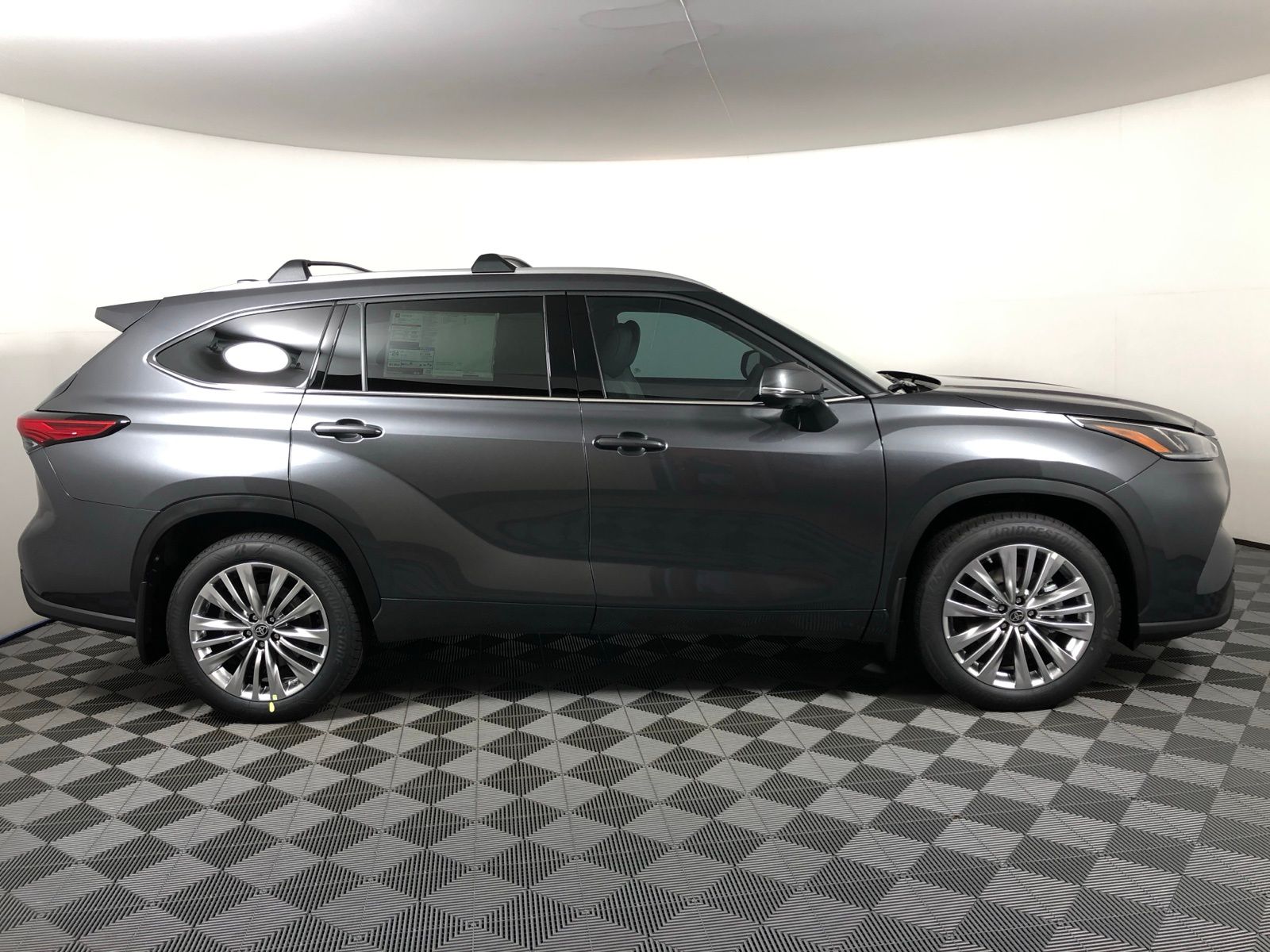 Thumbnail: 2025 Toyota Highlander - 4