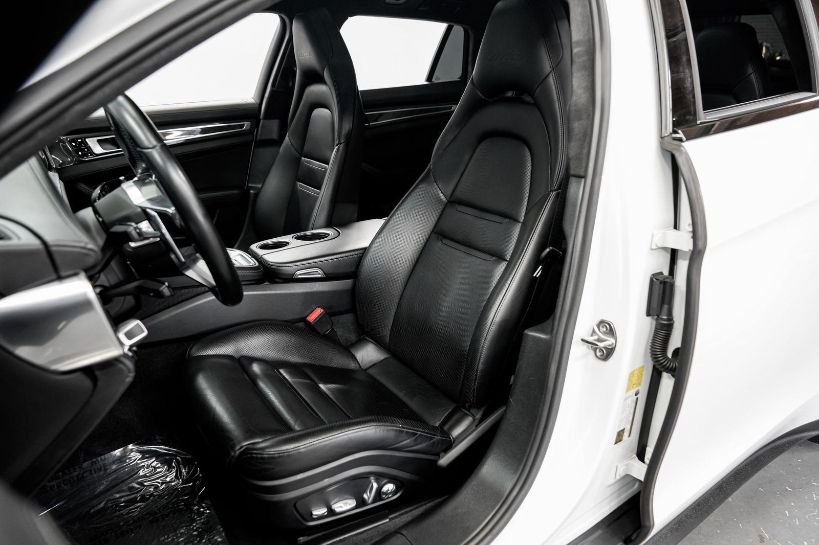 2018 Porsche Panamera Sport Turismo Turbo — photo 20