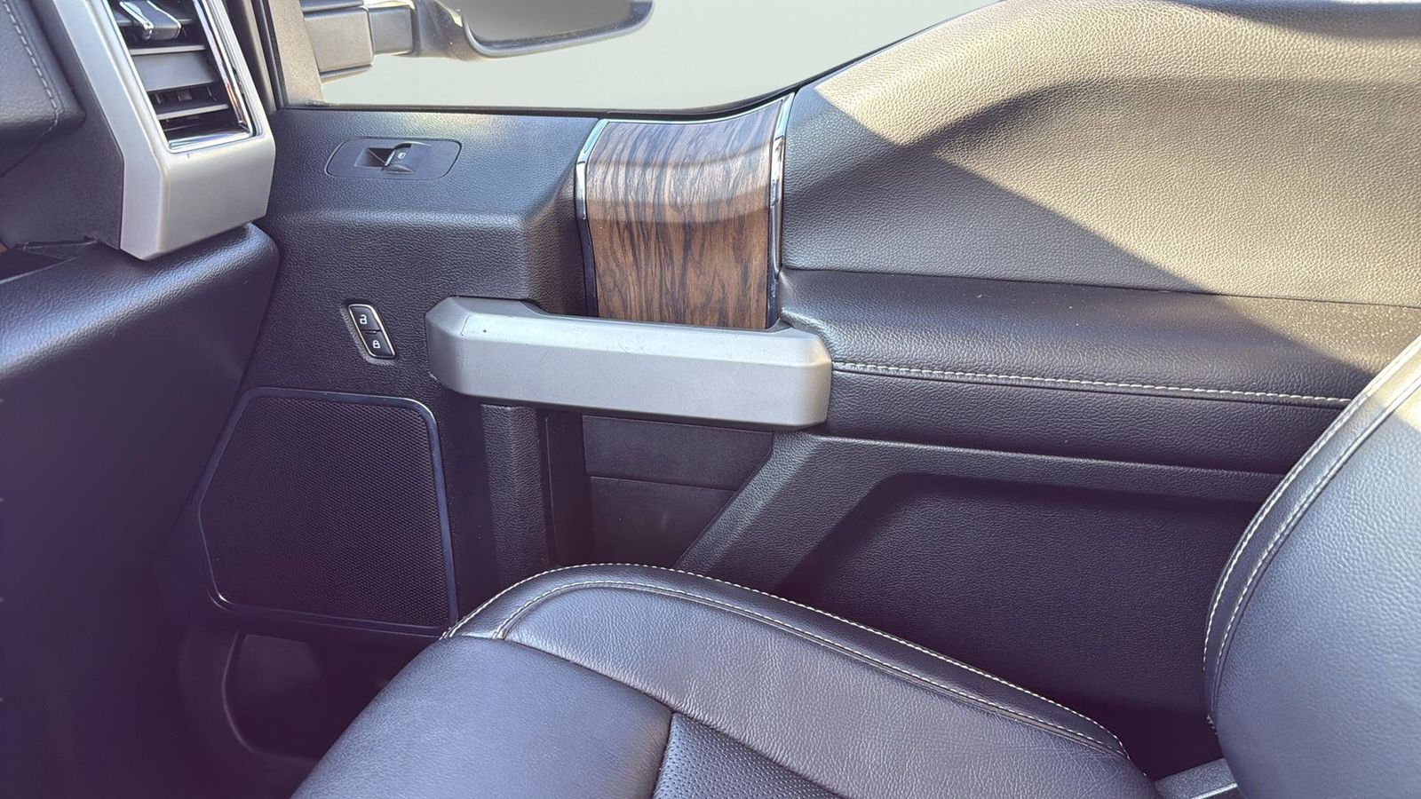 Used Car 2019 Ford F-150  Lariat For Sale Under $30,000 In Austin, Texas