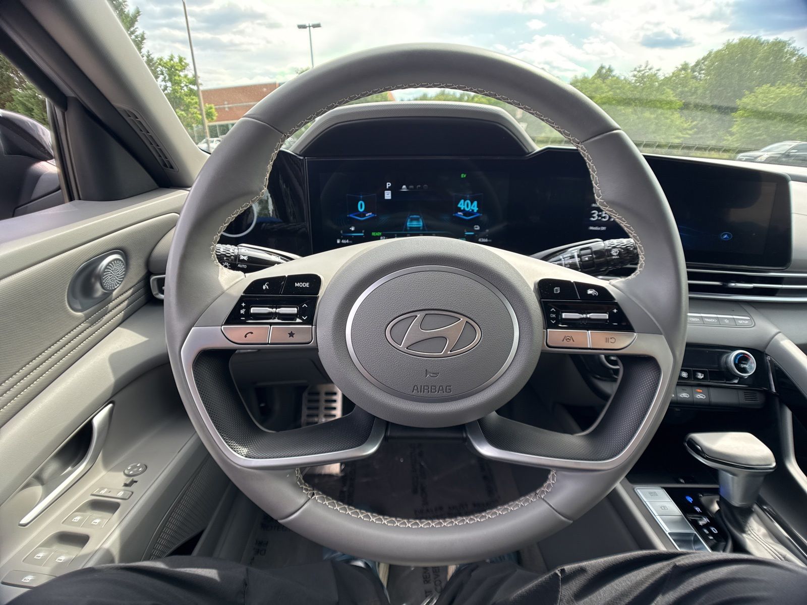 Used 2025  Hyundai SEL Sport image 19