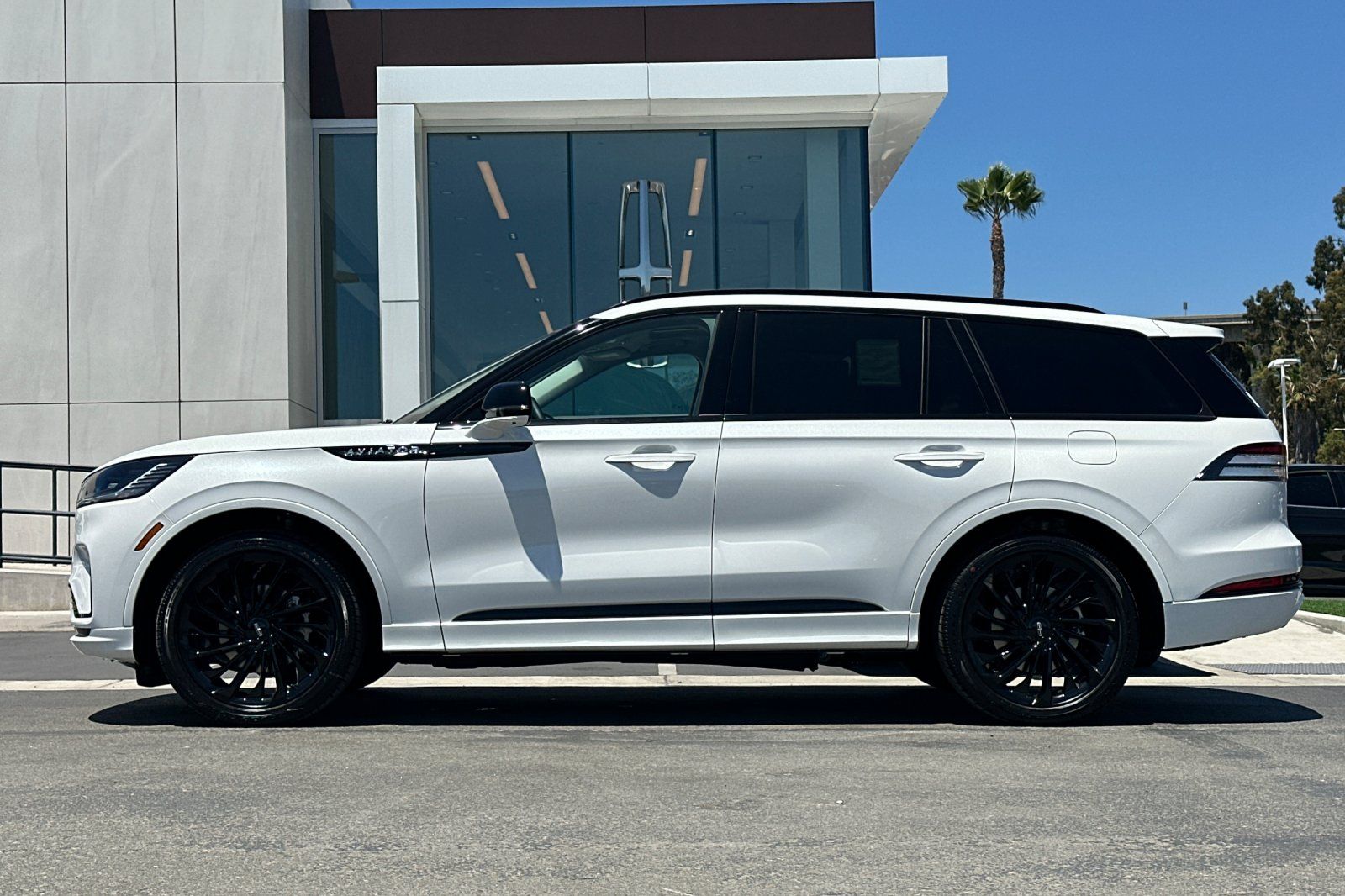 View vehicle photo 6