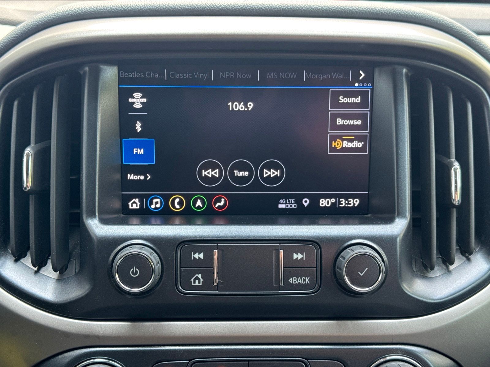 Used 2022 Beige Chevrolet Z71 image 23