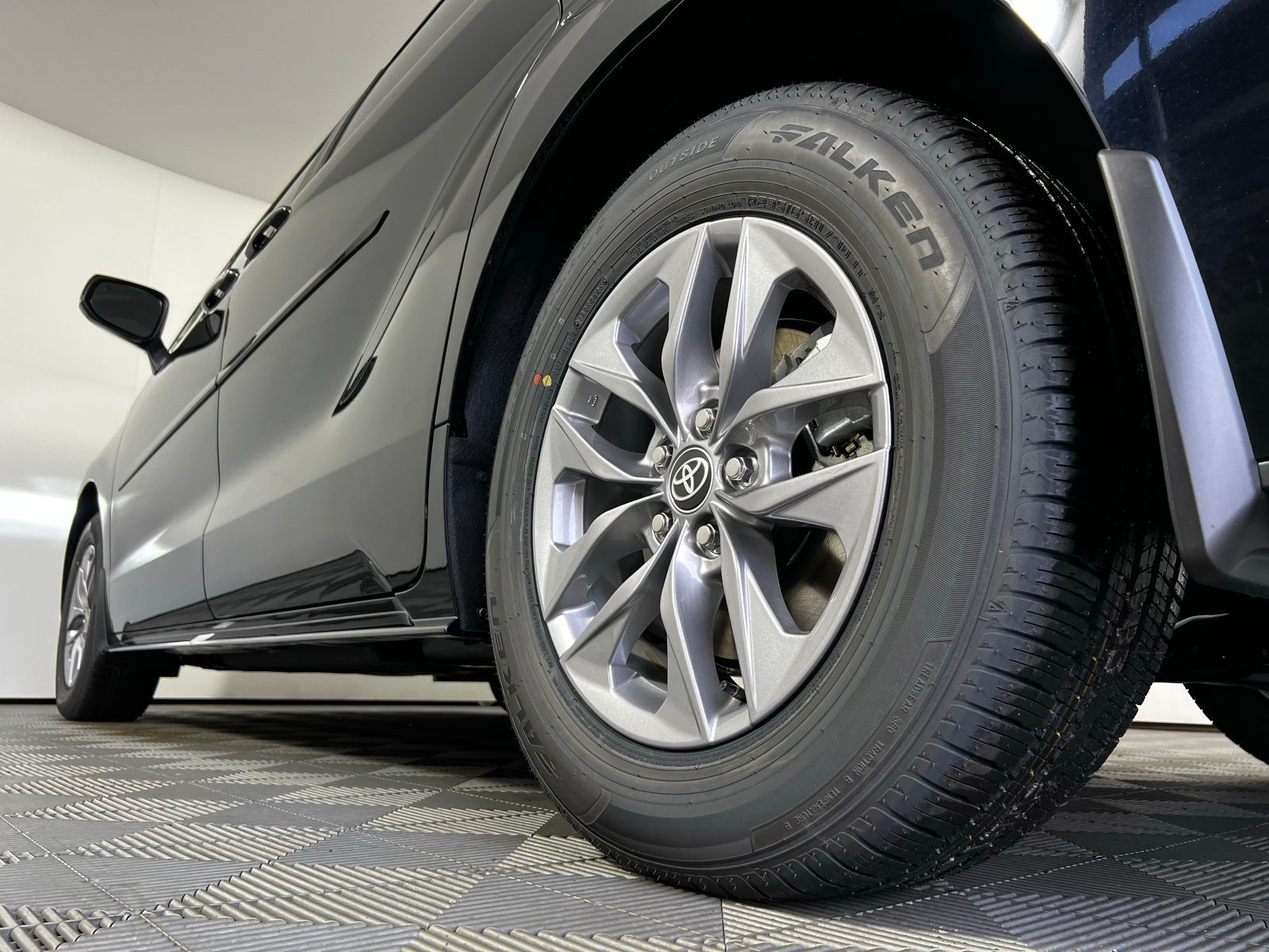 Thumbnail: 2026 Toyota Sienna - 26